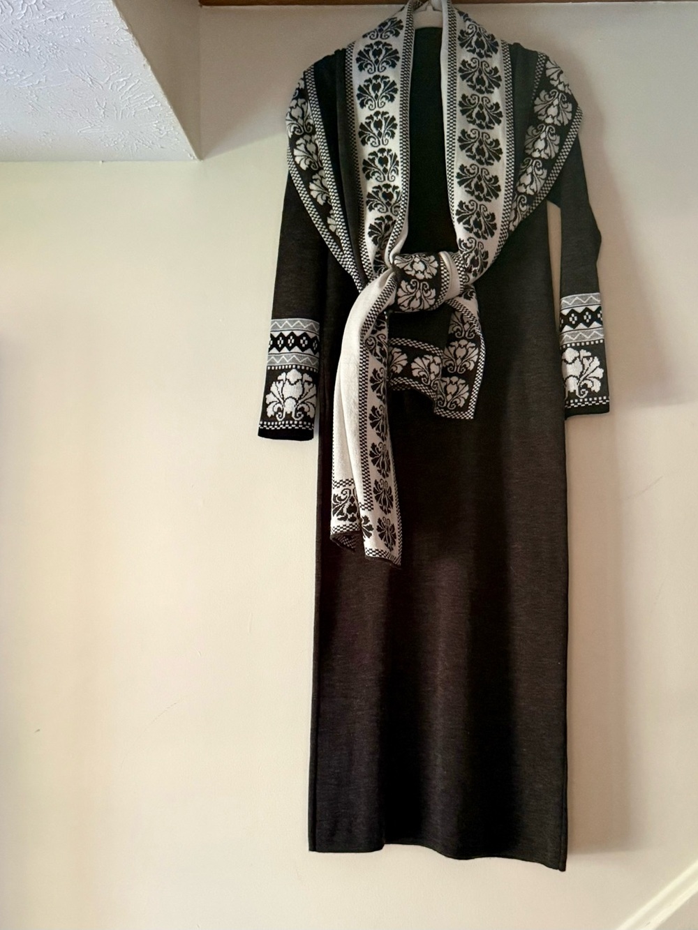 Nina Leonard Black Knit Maxi Dress & Shawl Set White Damask Floral Trim Set S
